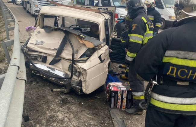 На Киевщине в ДТП с участием легковушки и микроавтобуса погиб 73-летний мужчина