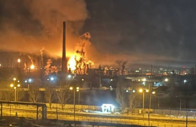 В рф после удара дрона загорелся Куйбышевский НПЗ, видео