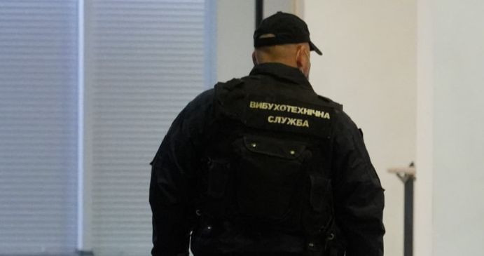 Повідомляв про підготовку вибухів на вокзалі, ТРЦ та училищі: у Львові судитимуть серійного мінера