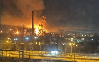 У рф після удару дрона спалахнув Куйбишевський НПЗ, відео