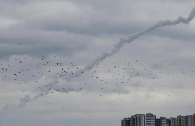 В Киеве силы ПВО сбили около 10 вражеских ракет: в КГВА рассказали подробности атаки
