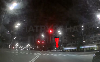 Розвернувся зі смуги, з якої заборонено такий маневр: у Києві покарали водія Dodge, відео