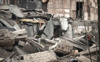 З’явилися відео з ліквідації наслідків атаки росіян в Печерському районі столиці