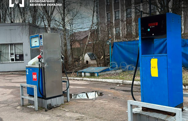 В Киеве БЭБ разоблачило АЗС, где продавали контрафактное горючее