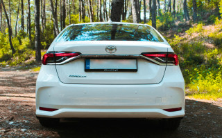 Toyota вперше за останні 20 років поступилася лідерством електрокару Tesla у світових продажах