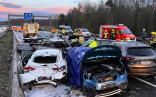 На автобане возле Вюрцбурга столкнулись сразу 40 автомобилей, среди погибших есть ребенок