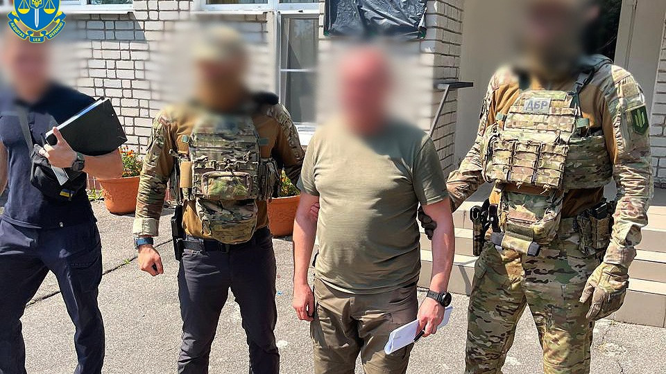 Бойові доплати на суму майже мільйон тим, хто не був на передовій: судитимуть ексочільника Запорізького військкомату
