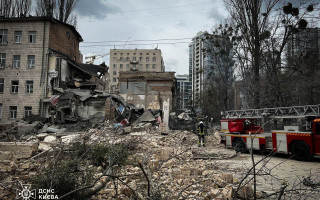 Рятувальники показали наслідки атаки росіян в різних районах Києва, фото