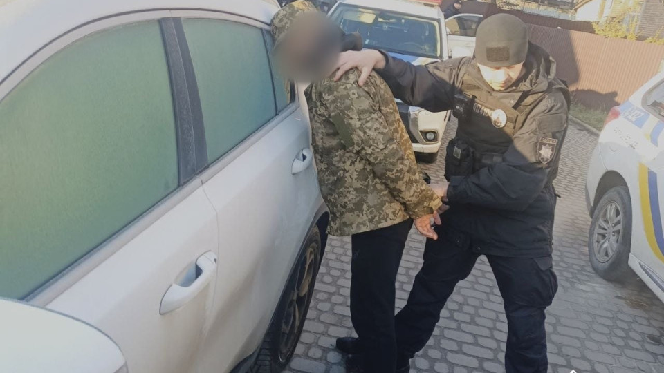 У Львові чоловіки у масках пограбували банк: подробиці