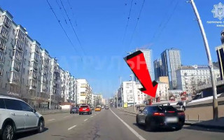 Рухався смугою громадського транспорту — отримав штраф: у Києві покарали водія Chevrolet, відео