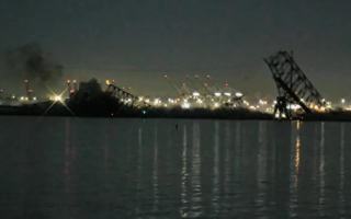 У США обвалився міст довжиною в 3 кілометри: у нього врізалося судно, відео