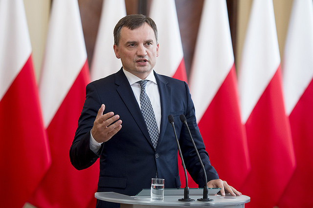 Злоупотребления в спецфонде в подчинении Минюста: в Польше продолжаются десятки обысков