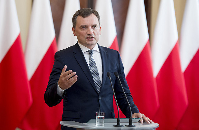 Злоупотребления в спецфонде в подчинении Минюста: в Польше продолжаются десятки обысков