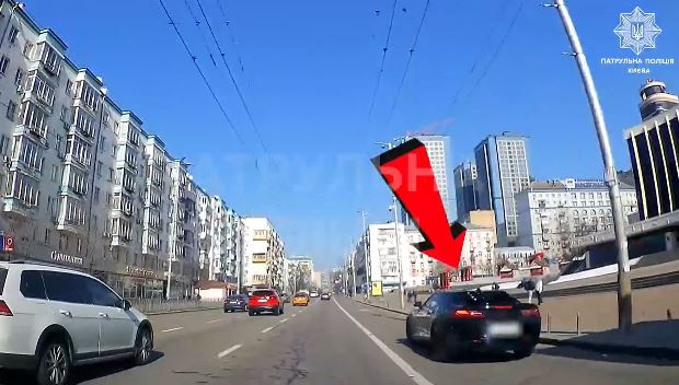 Двигался полосой общественного транспорта — получил штраф: в Киеве наказали водителя Chevrolet, видео