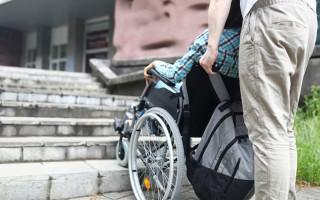 На Хмельниччині чоловік хотів стати опікуном недієздатної падчерки: що вирішив суд