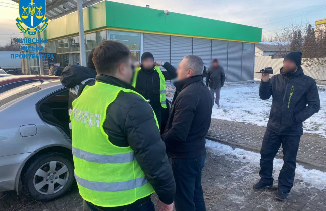 Полмиллиона гривен «в карман» за асфальтирование дороги: будут судить чиновника столичного КП