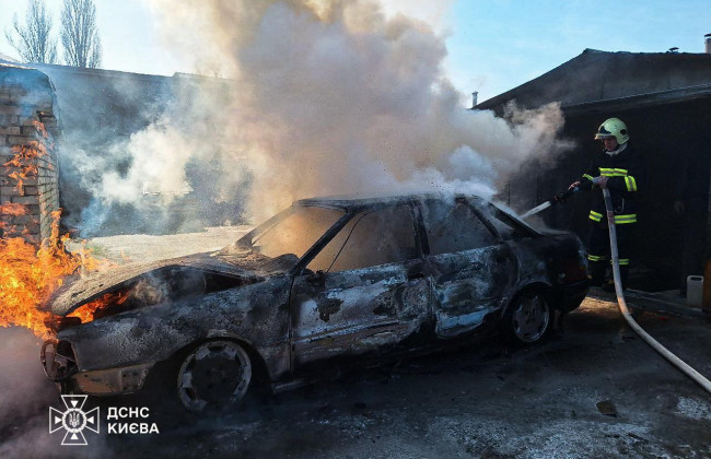 В Оболонском районе столицы вспыхнул автомобиль