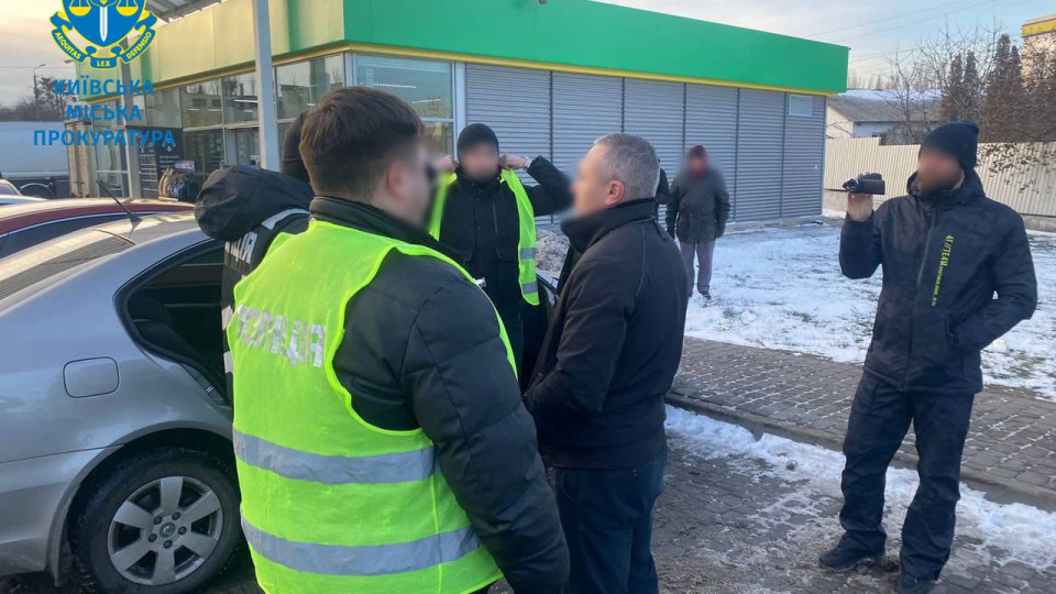 Пів мільйона гривень «в кишеню» за асфальтування дороги: судитимуть чиновника столичного КП