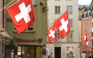 Швейцарські банки почали закривати рахунки росіян: що відомо