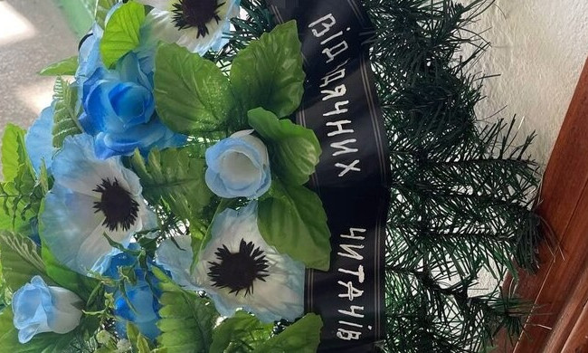 Погребальный венок под дверью журналиста в Ровно: один из злоумышленников будет отвечать в суде