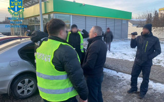 Пів мільйона гривень «в кишеню» за асфальтування дороги: судитимуть чиновника столичного КП