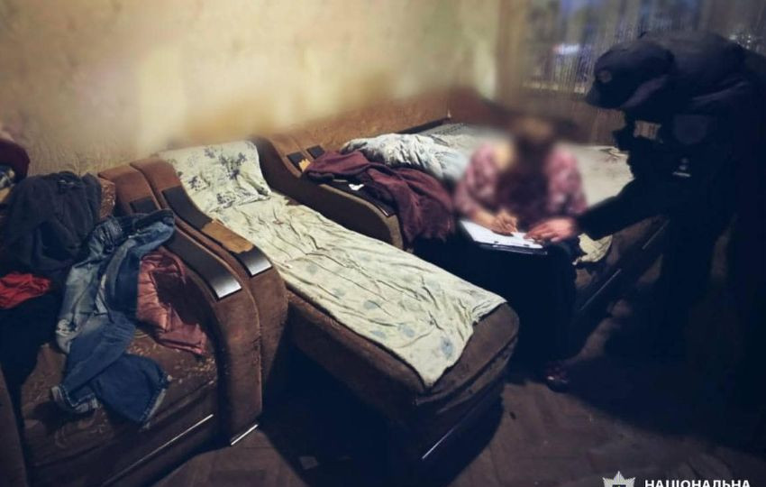 Вдарила сина ножем у спину: на Київщині затримали жінку