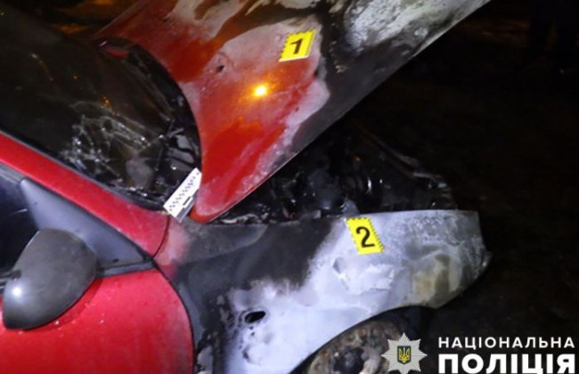 В Киеве мужчина поджег автомобиль 62-летней женщины из-за неприязненных отношений с ее сыном