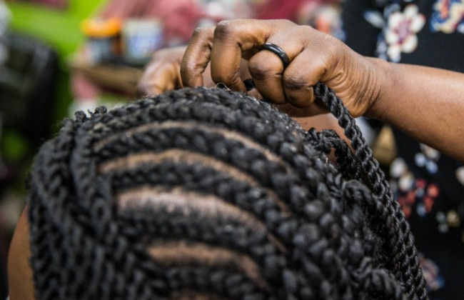 Нижняя палата парламента Франции проголосовала за запрет дискриминации афрокис