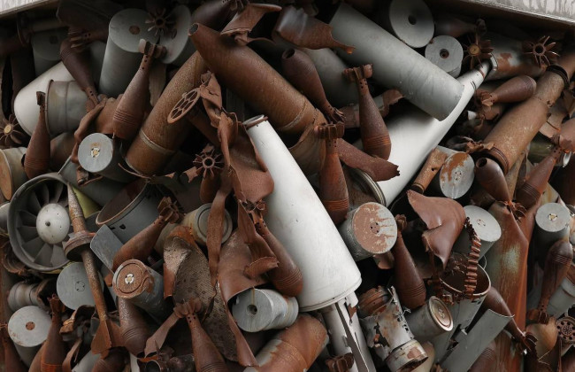 В Ирпене открыли монумент, сделанный из российских ракет и снарядов