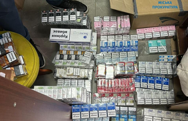В Киеве организованная преступная группа зарабатывала до 5 млн гривен на торговле незаконно изготовленными сигаретами