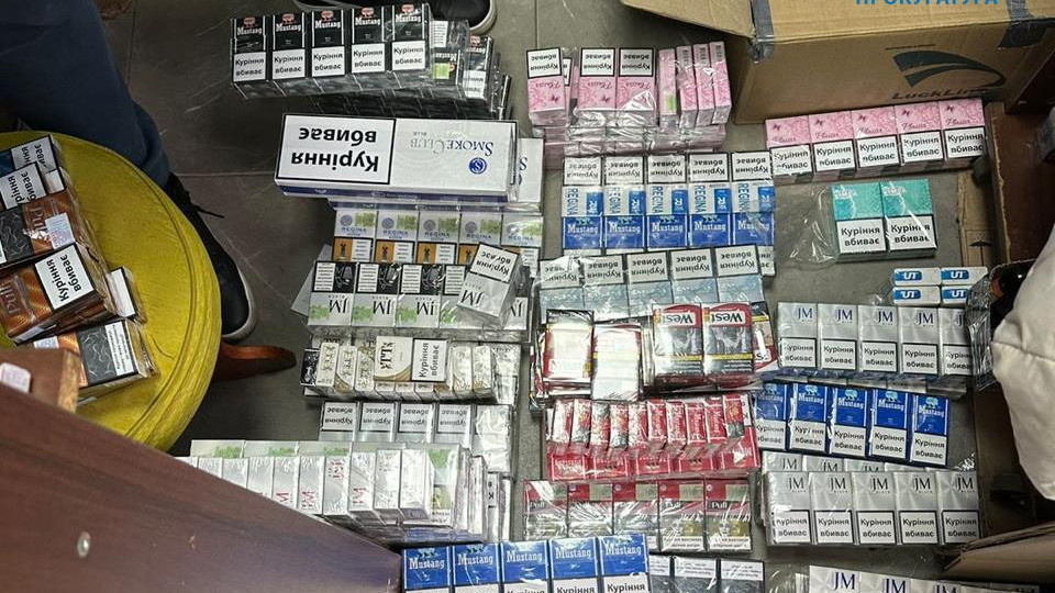 В Киеве организованная преступная группа зарабатывала до 5 млн гривен на торговле незаконно изготовленными сигаретами