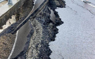 На Закарпатье повреждено дорогу государственного значения из-за оползня
