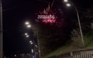 У Києві невідомі запустили салют, відео