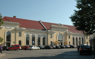 Виявили низку порушень: прокуратура вимагає скасувати дозвіл для проведення ремонту на привокзальній площі в Мукачеві