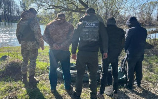 В Румынию на резиновой лодке: пограничники задержали уклонистов и переправителей
