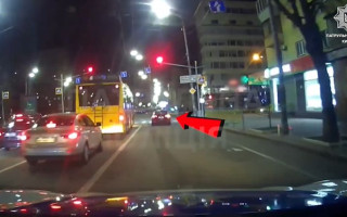 Проїхали на червоний сигнал світлофора — отримали штрафи: у Києві покарали 3 водіїв, відео