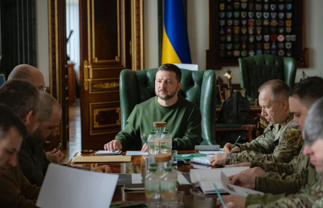 Зеленский провел совещание с военными и чиновниками: принято решение об упрощении процедуры закупок дронов