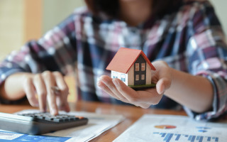 Українці, які володіють квартирами понад 20 років, ризикують втратити житло: що потрібно зробити