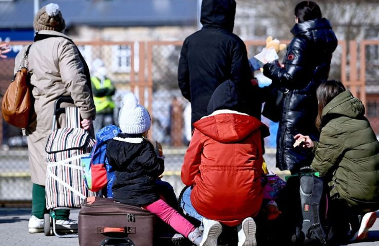 Уряд заборонив виселяти внутрішніх переселенців із житла для тимчасового проживання