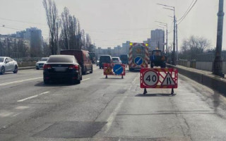 У Києві на деяких ділянках доріг ускладнений рух транспорту: назвали вулиці