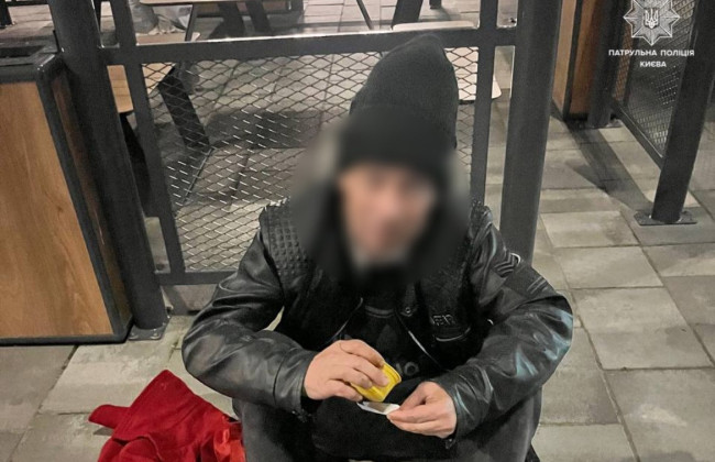 В Киеве мужчина решил разыграть патрульных и заявил, что его сбила машина