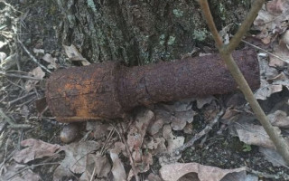У Подільському районі столиці чоловік під час прогулянки знайшов гранату