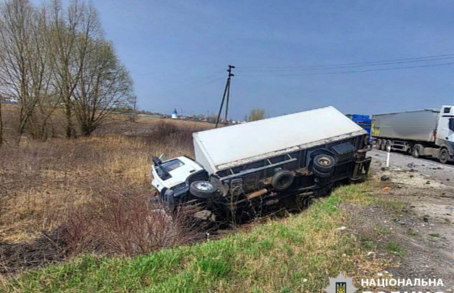 Смертельное ДТП: под Киевом столкнулись два грузовика