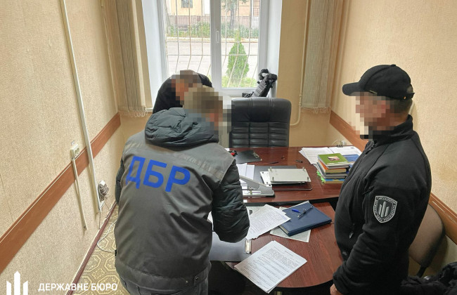 За 15 тысяч долларов обещал «спасти» от уголовной ответственности: ГБР завершило расследование в отношении сумского правоохранителя