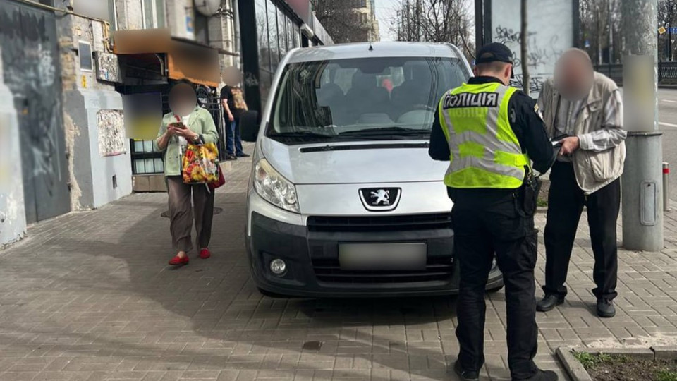 У Києві покарали «героя парковки», який заблокував шлях пішоходам