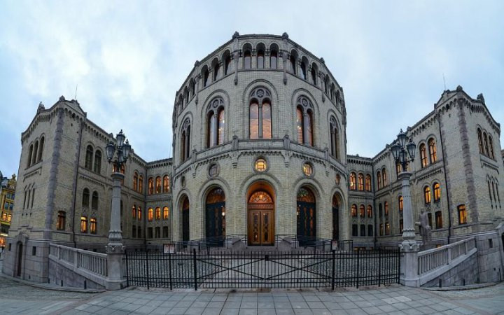 Парламент Норвегии закрыли из-за угроз взрыва