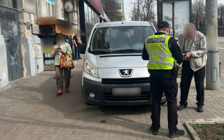 В Киеве наказали «героя парковки», который заблокировал путь пешеходам