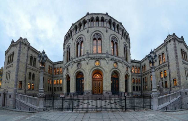 Парламент Норвегии закрыли из-за угроз взрыва