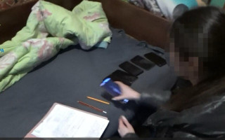 Обіцяли роботу у Швеції: викрили групу шахраїв, які ошукали 40 людей на 600 тисяч гривень