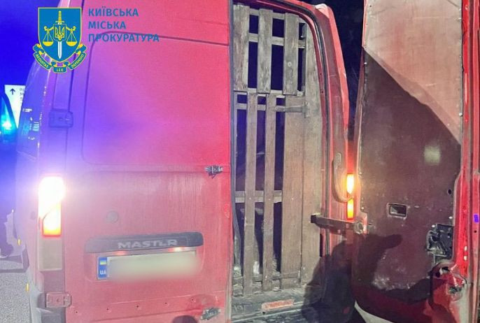 В Киеве задержали мужчину, который без документов вез 9 пятнистых оленей: одно животное умерло